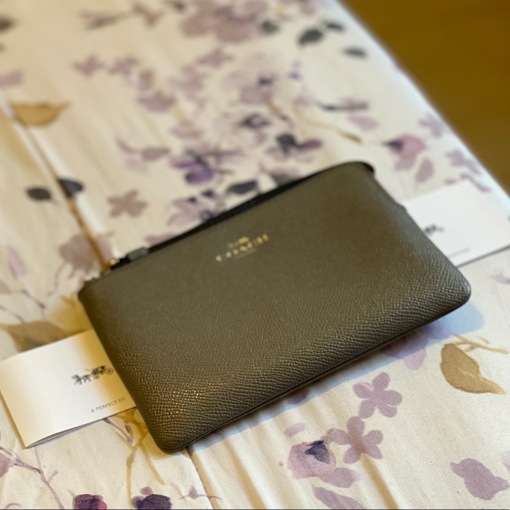 NWT COACH Authentic Gray Color Wristlet Clutch - Picture 6 of 6
